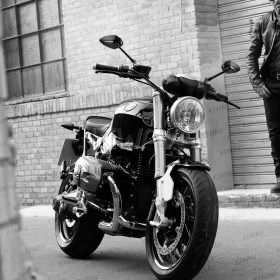 バイクミラー　ヴェノム　黒　M10 1.5ピッチ　BMWに適用