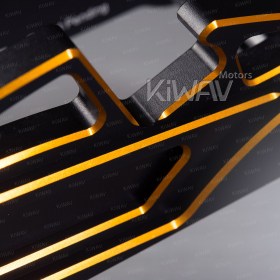 アルミ製スマホ-/タブレットスタンド　マカー　金　スポーツカースタイル
