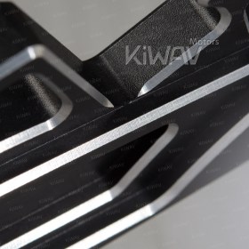 アルミ製スマホ-/タブレットスタンド　マカー　銀　スポーツカースタイル