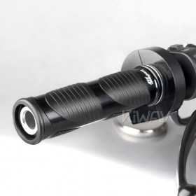 バイク用グリップ　ウェーブ　黒いアルミ飾り付き　22mm二個セット